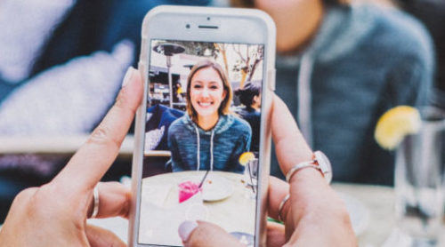 comment prendre la meilleure photo de profil quand on est en terrasse